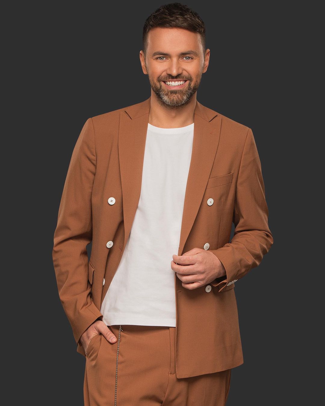 Выпавший зуб, утерянные туфли и химические взрывы: самые громкие казусы с украинскими ведущими в прямом эфире